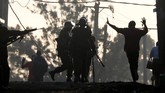Secara keseluruhan, setidaknya 66 orang tewas akibat kekerasan yang terjadi seputar pemilu panas ini. (Reuters/Goran Tomasevic)