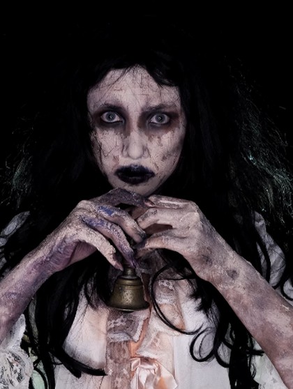 Halloween Beauty Vlogger Ini Bikin Makeup Seram ala Ibu 