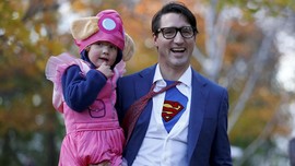 Justin Trudeau Bikin Heboh Halloween dengan Kostum Superman