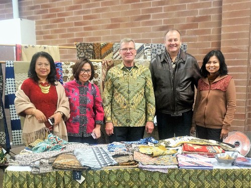 Keren! Batik Mega Mendung Jadi Primadona di Chicago Keren! Batik Mega Mendung Jadi Primadona di Chicago