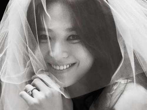 Makeup Tak Bikin Pangling, Song Hye Kyo Tetap Cantik di Hari Pernikahan Makeup Tak Bikin Pangling, Song Hye Kyo Tetap Cantik di Hari Pernikahan