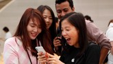 Apple juga membekali teknologi augmented reality (AR) untuk pertama kalinya pada perangkat iPhone X.(REUTERS/Edgar Su)