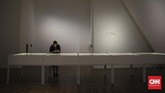 Museum ini memamerkan 90 koleksi yang menelusuri sejarah modern Indonesia. Museum MACAN membagi perjalanan seni modern Indonesia dalam empat babak yang dimulai sebelum kemerdekaan, setelah kemerdekaan, masa orde baru-orde lama, hingga era globalisasi. (CNN Indonesia/ Hesti Rika)