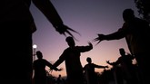 Meski beberapa festival mulai digelar, pemerintah masih belum membuka festival yang terlalu hura-hura. Mereka lebih ingin menonjolkan budaya Thailand. (AFP PHOTO / Roberto SCHMIDT)