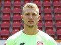 Aksi Lucu Menendang Angin Robin Zentner di Bundesliga