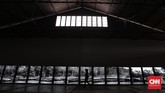 Panel foto seni instalasi karya Robert Zhao Renhui berjudul 'The World will Surely Collapse, Trying to Remember a Tree (III)'. Pameran dua tahunan Jakarta Biennale kembali diadakan pada tahun ini bertempat di Gudang Sarinah Ekosistem, Jakarta. Pameran ini akan berlangsung selama sebulan penuh.