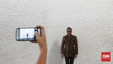Seni instalasi karya Hanafi berjudul 'Perkenalan Pertama dengan Bahasa'. Tim kurator Jakarta Biennale 2017 terdiri dari Annisa Gultom dan Hendro Wiyanto (Jakarta), Phillippe Pirotte (Frankfurt), dan Vit Havranek (Praha).