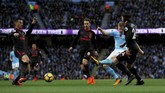 Manchester City unggul 1-0 pada menit ke-19 setelah Kevin De Bruyne membobol gawang Petr Cech setelah menerima umpan dari Fernandinho. (Action Images via Reuters/Lee Smith)