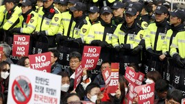 FOTO: Aksi Tolak Kedatangan Trump Meluas, Korsel Siaga Tinggi