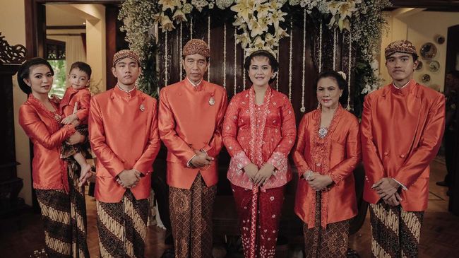 Ribuan Warga 'Tumplek-Blek' Hadiri Pernikahan Kahiyang-Bobby