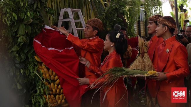 Iriana Jokowi Bikin Pangling di Prosesi Siraman Kahiyang Ayu