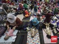 FOTO: Riuhnya Pijat Massal 300 Bayi