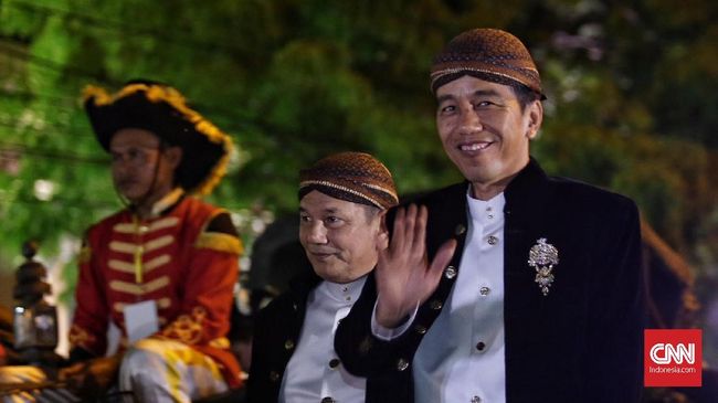 4 Busana Seragam Keluarga Jokowi Di Pernikahan Kahiyang Bobby
