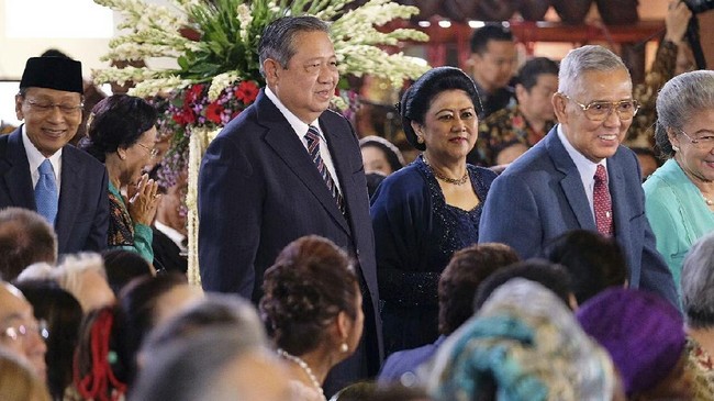 FOTO: Kereta Kencana Bawa Kahiyang Bak Putri Raja