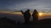 Bagi yang ingin merasakan jalur pendakian berbeda, Taman Nasional Gunung Merapi membuka jalur pendakian baru melalui Sapuangin, Kecamatan Kemalang, Klaten, Jawa Tengah.