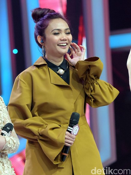 Bagikan Kerudung  Gratis  untuk Rina Nose Rabbani  Dikritik 