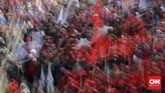 Buruh mendesak PP nomor 78/2015 dicabut, UMP DKI Jakarta direvisi dan harga listrik dan kebutuhan pokok diturunkan. (CNN Indonesia/Adhi Wicaksono)