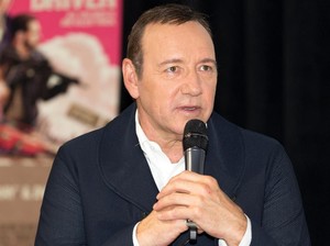 Dulu Tidur Nyaman di Rumah Mewah, Kevin Spacey Kini Menggelandang Pindah-pindah