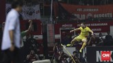 Penyerang Bhayangkara FC Ilija Spasojevic melakukan selebrasi gol ke gawang Persija Jakarta. Spasojevic yang masuk skuat Timnas Indonesia berhasil menerima umpan Paulo Sergio. (CNNIndonesia/Adhi Wicaksono)