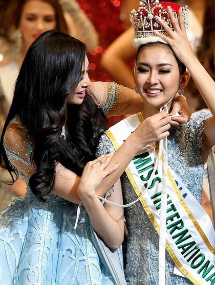 Fakta Menarik Kevin Lilliana: Bawa Al Quran ke Miss International 2017 Fakta Menarik Kevin Lilliana: Bawa Al Quran ke Miss International 2017