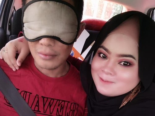 Kisah Cinta Sejati, Istri Dampingi Suami yang Menderita 