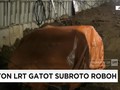 VIDEO: Beton Proyek LRT Jatuh, Timpa Satu Mobil