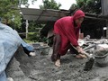 Suwira, Sang Perempuan Pengrajin Batu Nisan