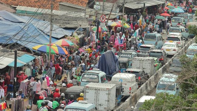 Tata Tanah Abang, Sandi Akan Sediakan Selter Ojek Online