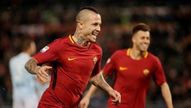 Rapor Buruk Bayangi Kunjungan AS Roma ke Kharkiv