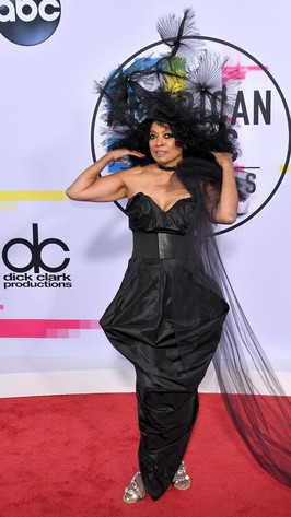 Foto: 8 Selebriti Berbusana Terburuk di American Music Awards 2017 Foto: 8 Selebriti Berbusana Terburuk di American Music Awards 2017
