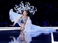 Ming Xi, 'Bidadari yang Jatuh' di Peragaan Victoria's Secret