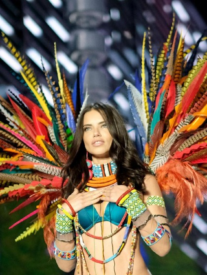 6 Kejutan di Fashion Show Victorias Secret 2017 1 6 Kejutan di Fashion Show Victorias Secret 2017 1