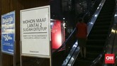 Pihak Matahari Department Store sudah melakukan penutupan satu lantai paling atas yang berada di lantai dua. Lantai tersebut berisi pakaian anak-anak, hingga alat-alat rumah tangga. (CNN Indonesia/Hesti Rika)
