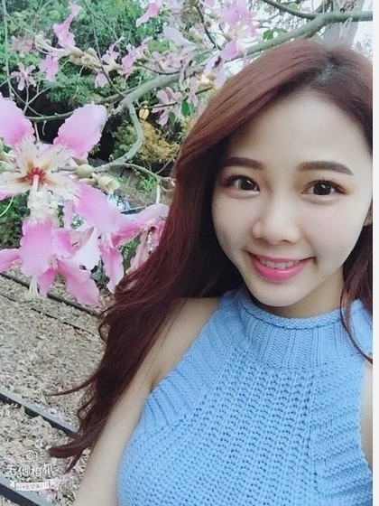 Viral Foto Asisten Dokter Gigi Cantik dan Seksi yang Bikin Pria Jatuh Hati Viral Foto Asisten Dokter Gigi Cantik dan Seksi yang Bikin Pria Jatuh Hati