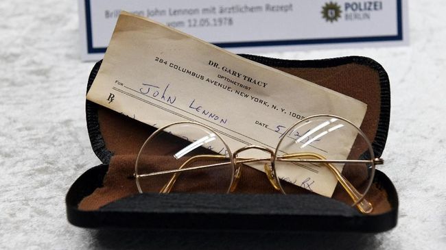 Kacamata Bundar John Lennon Dilelang, Laku Rp2,6 M