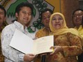 Dampingi Khofifah, Emil Dardak Resmi Dipecat PDIP