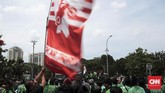 Pemberlakuan tarif yang dianggap semena-mena dari perusahaan dan kebijakan yang memberatkan juga menjadi agenda dalam unjuk rasa kali ini. (CNN Indonesia/Andry Novelino)
