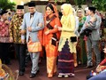 Sentuhan 'Oranye' Palembang di Busana Pernikahan Kahiyang