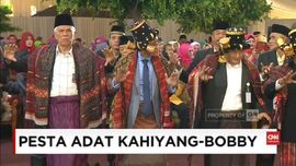 VIDEO: Kahiyang 'Ajari' Gibran Manortor dari Pelaminan