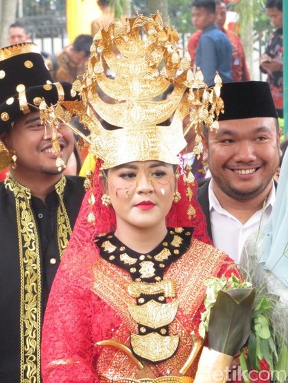 Foto Warna Warni Kebaya Pengantin Kahiyang Ayu dari Solo 