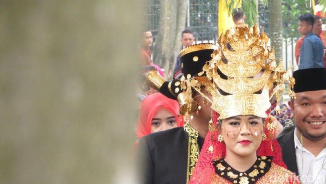 Demi Jahit Kebaya Kahiyang Ayu, Ini Pengorbanan Bu Mojo