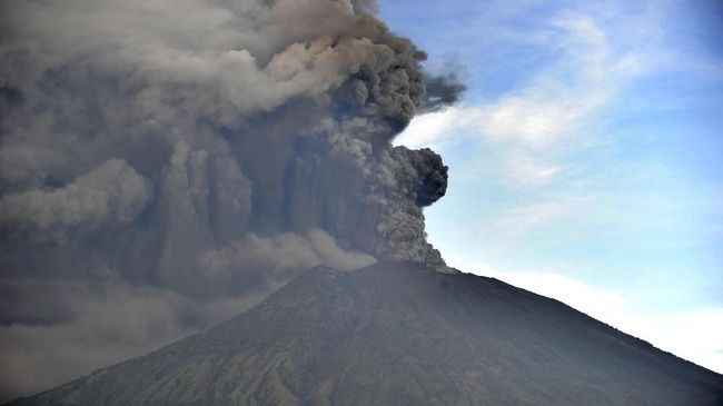 Abu Vulkanik Gunung Agung Sampai Di Mataram Lombok