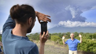 FOTO: Level Awas Gunung Agung