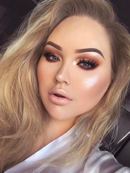 Influencer VS Selebriti, Siapa yang Lebih Berpengaruh Sekarang? Influencer VS Selebriti, Siapa yang Lebih Berpengaruh Sekarang?