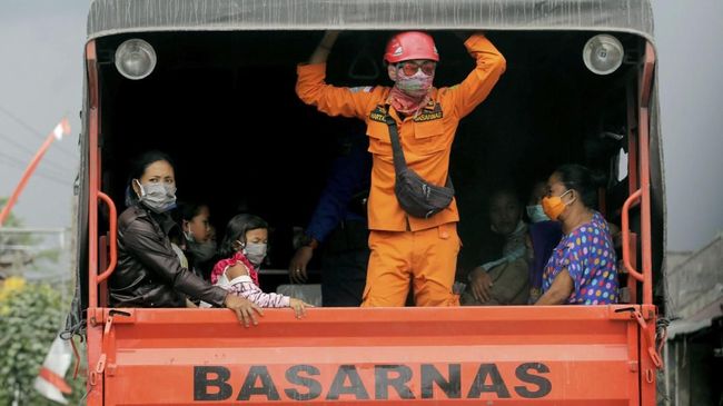 Alternatif Masker untuk Hadapi Abu Vulkanik Gunung Agung