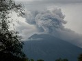 Gunung Agung Erupsi, Hujan Abu Turun di Lima Desa