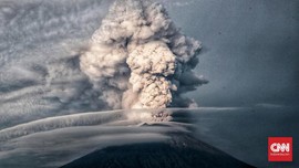 Abu Vulkanik Gunung Agung 'Selimuti' Desa Sibetan, Bali