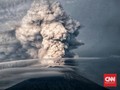 Gunung Agung Muntahkan Pasir dan Kerikil