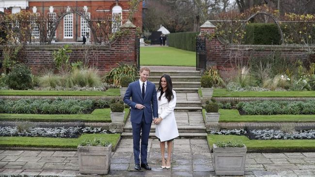 Alasan Meghan Markle Selalu Pakai Sepatu yang Kebesaran