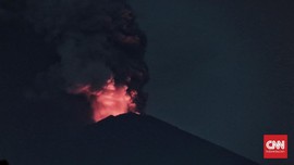 PVMBG: Lava Terus Aliri Kawah Gunung Agung